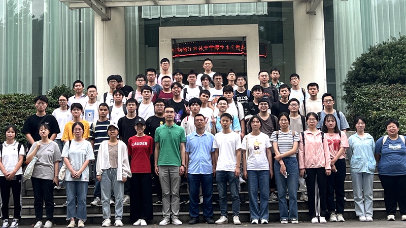 100余位浙江大學(xué)、浙江農(nóng)林大學(xué)學(xué)子到新光公司實(shí)習(xí)