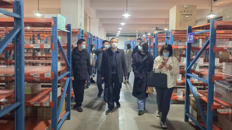 紹興市市場(chǎng)監(jiān)管局副局長凌秀鳳到華通醫(yī)藥調(diào)研