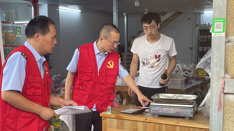 浦江農(nóng)批市場(chǎng)開(kāi)展“亮出黨員身份，引領(lǐng)誠(chéng)信經(jīng)營(yíng)”主題黨日活動(dòng)
