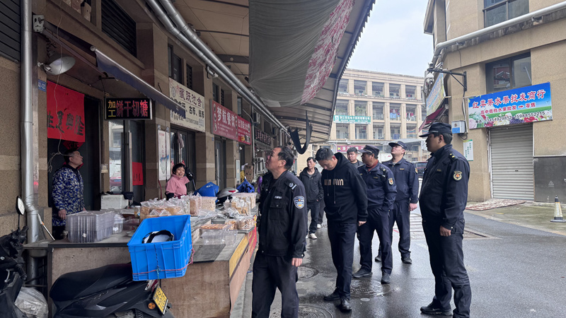 浦江農(nóng)批市場聯(lián)合縣執(zhí)法局開展文明創(chuàng)建專項整治行動